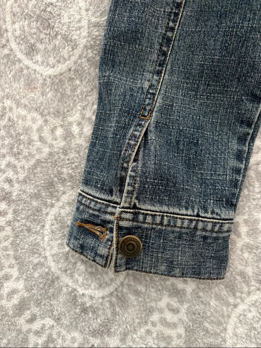 Classic Women’s Blue Denim Jacket - Picture 5 of 5